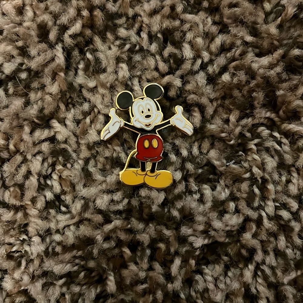 Vintage Mickey Pin circa 2000s